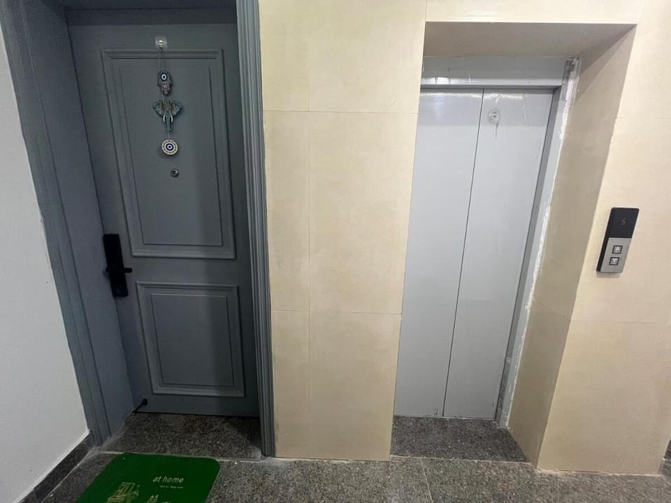 Home away from home Apartment in New Delhi