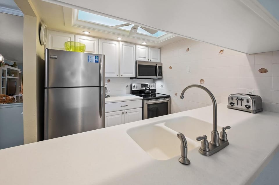 #422 Sanibel Moorings Courtyard View House in Sanibel Island