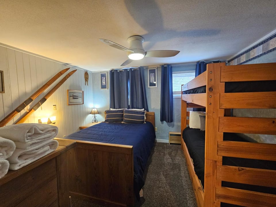 Bed, Bedroom, bunk bed
