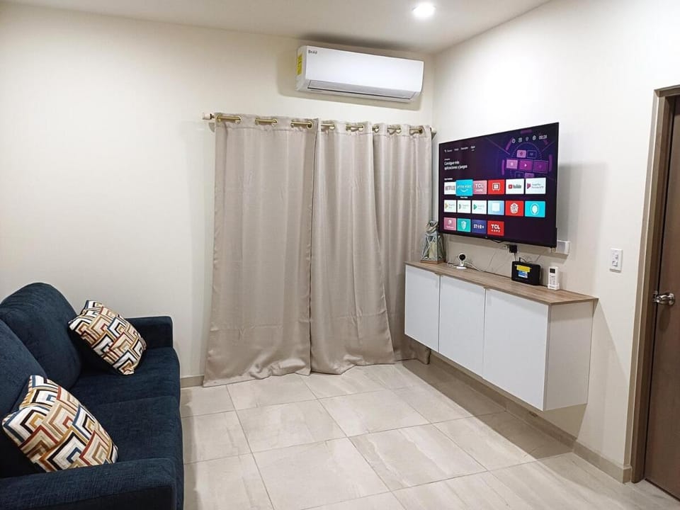 Communal lounge/ TV room, Living room, air conditioner