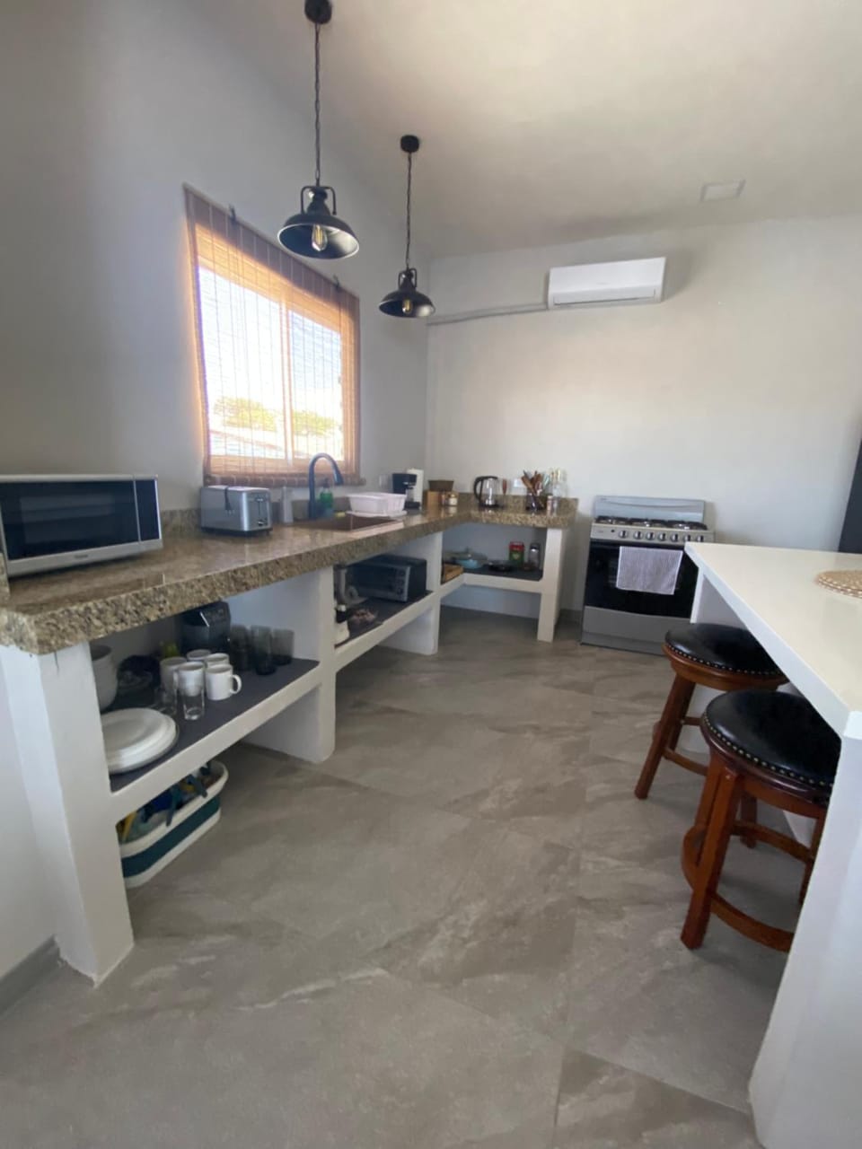 Kitchen or kitchenette, Dining area, oven, pet friendly, air conditioner