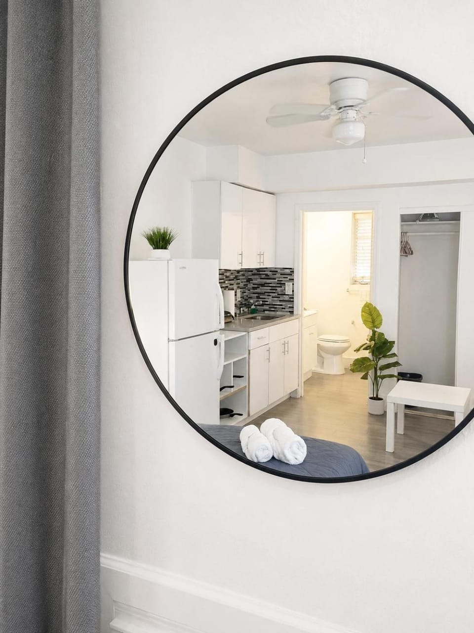 Kitchen or kitchenette, Photo of the whole room, Decorative detail, towels, wardrobe