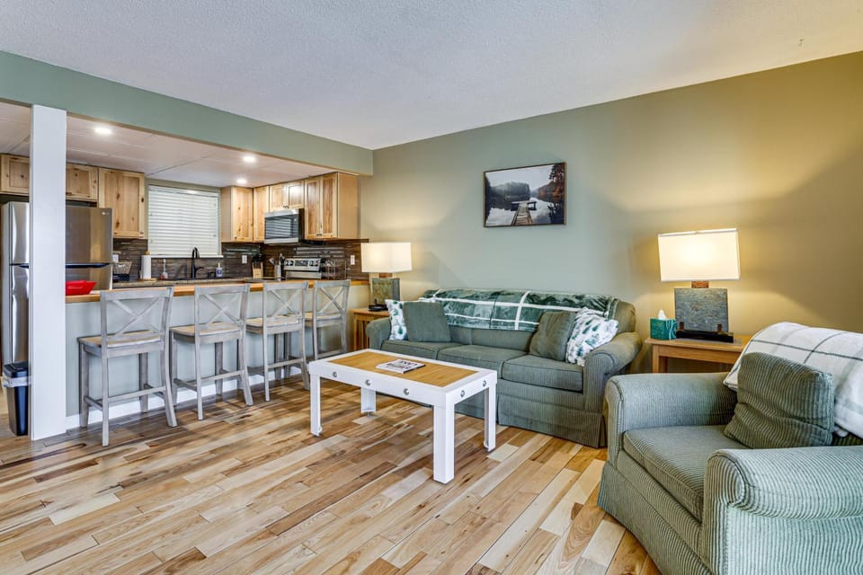 Lake & Boat Slip Access! Family Condo in Greentown House in Lake Wallenpaupack