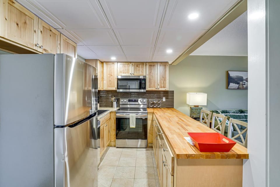 Lake & Boat Slip Access! Family Condo in Greentown House in Lake Wallenpaupack