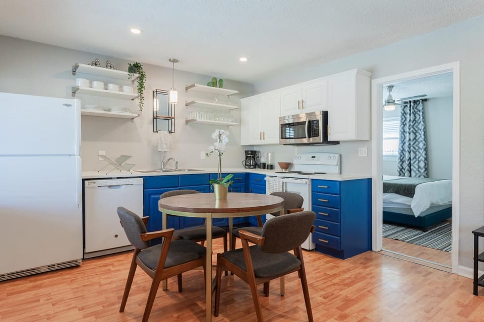 4 bedroom Home Near KU 71 House in Kansas City
