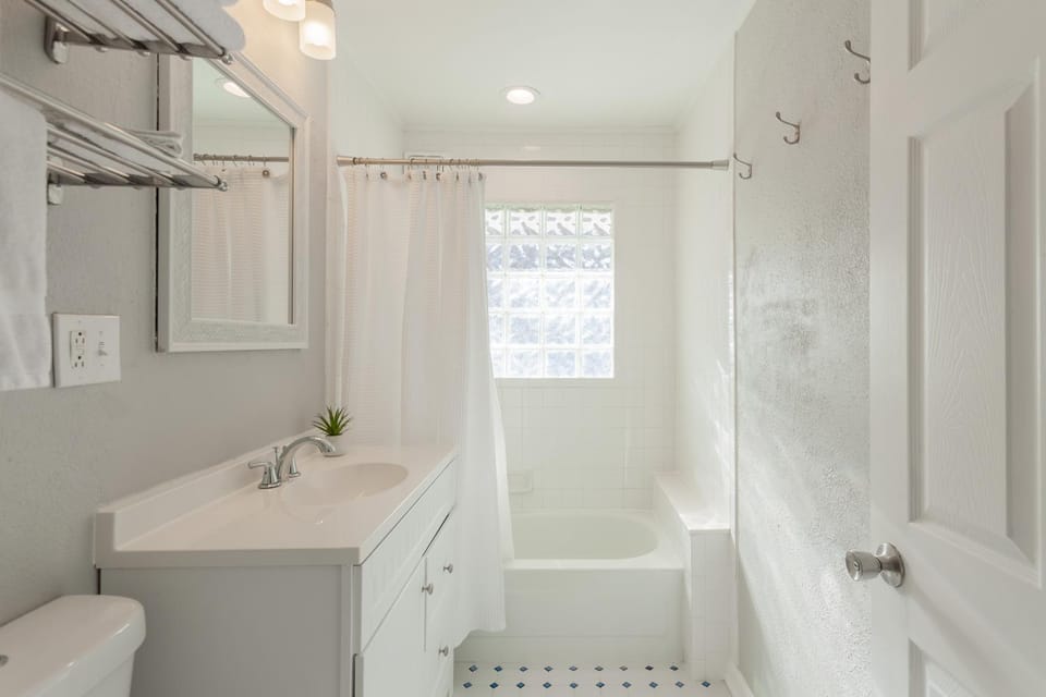 4 bedroom Home Near KU 71 House in Kansas City