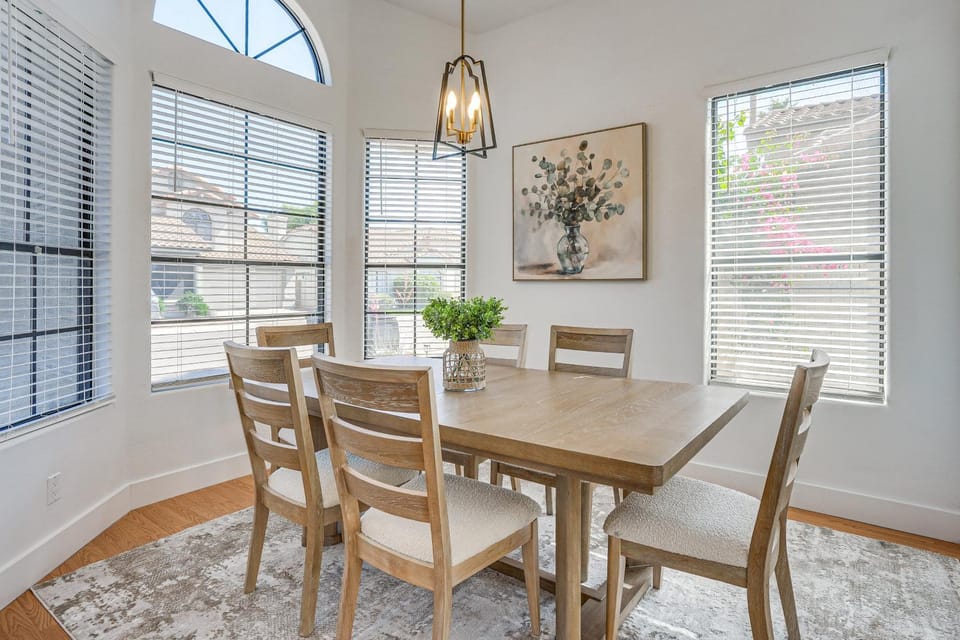 Recently Remodeled Avondale Retreat, Private Yard! House in Avondale