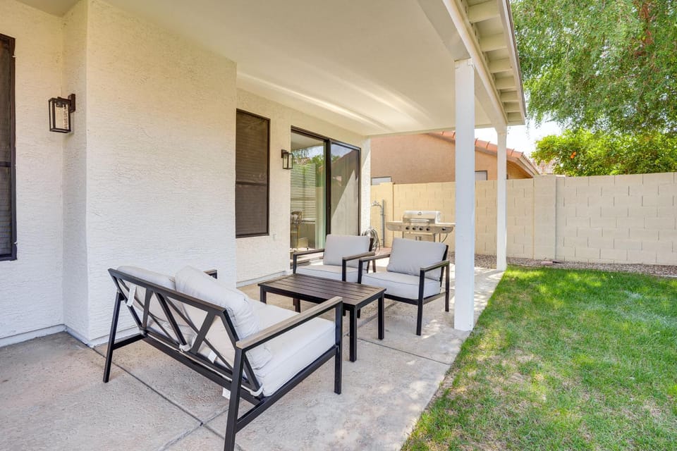 Recently Remodeled Avondale Retreat, Private Yard! House in Avondale