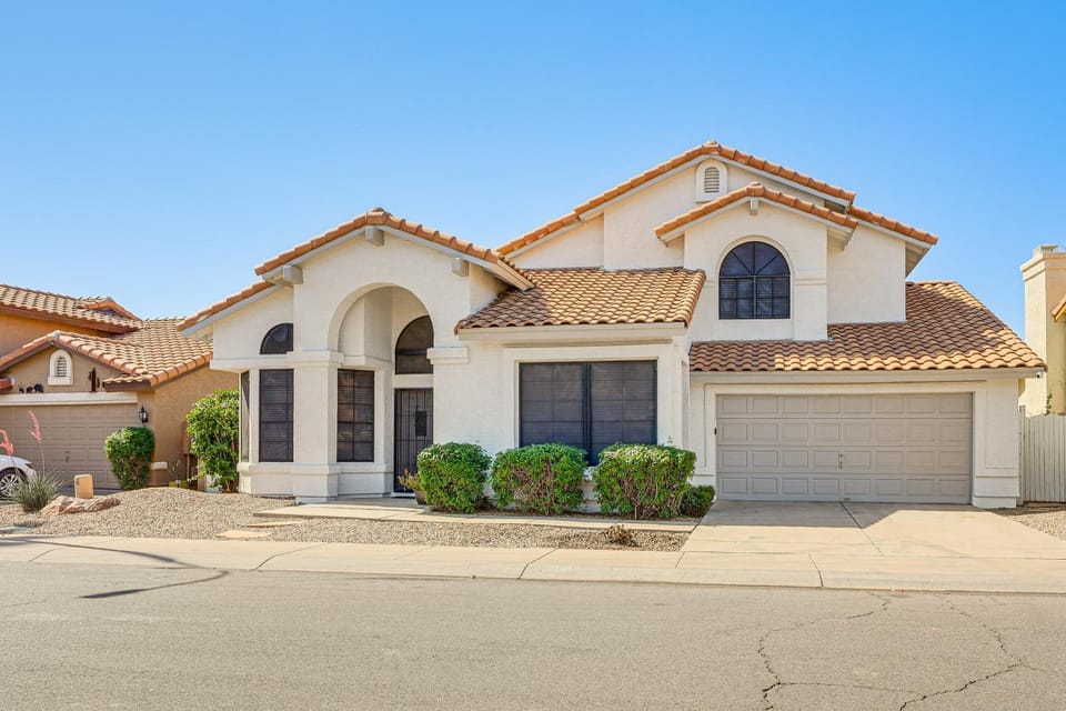 Recently Remodeled Avondale Retreat, Private Yard! House in Avondale