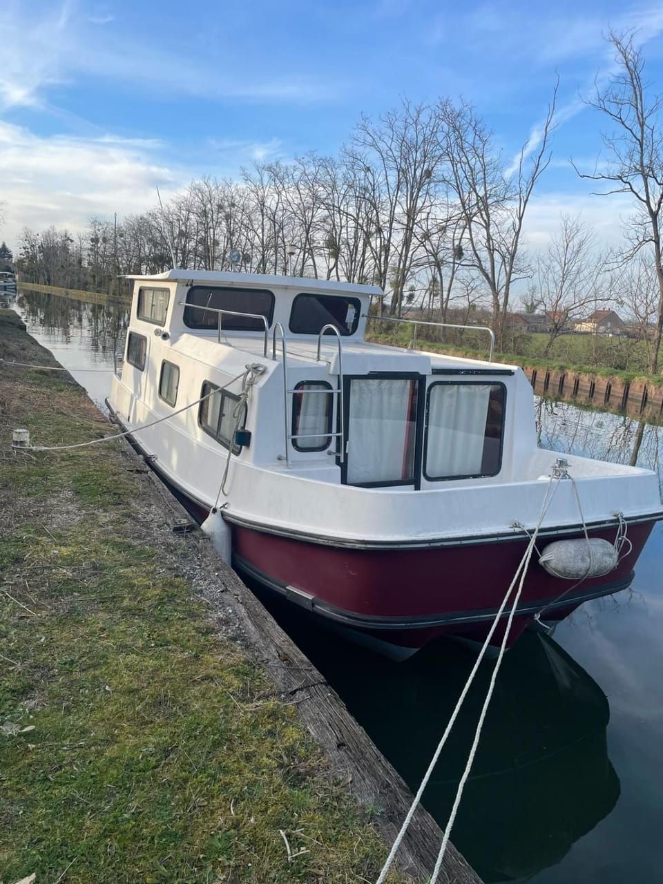 Peniche Maryjeanne Docked boat in Auvergne-Rhône-Alpes
