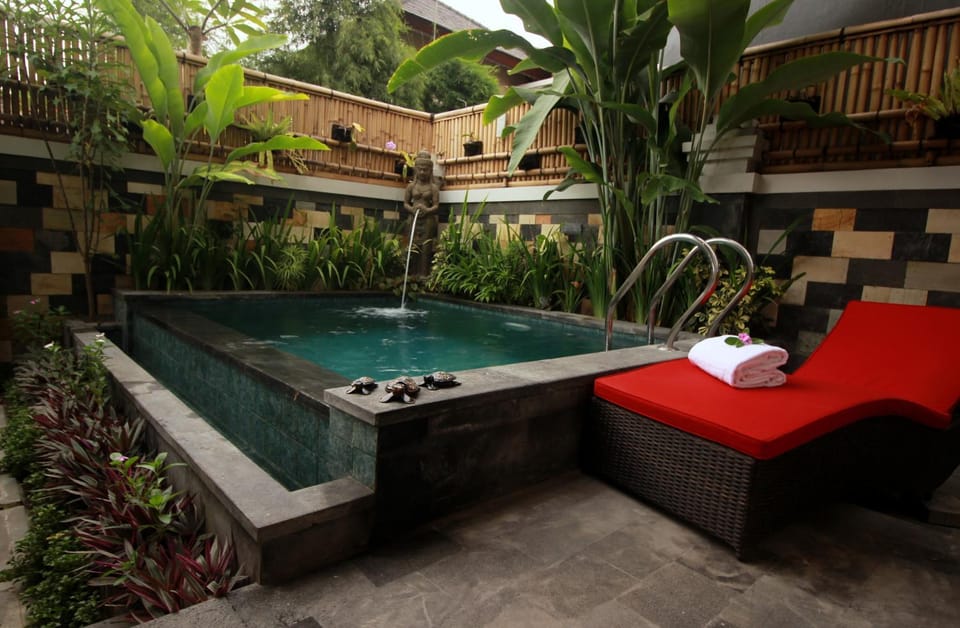 Property building, Pool view