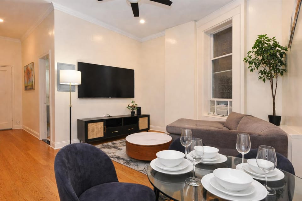 Stylish 2BR Retreat North of Central Park Apartment hotel in Harlem