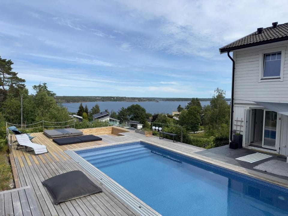 Beautiful pool villa with stunning ocean view Villa in Stockholm County