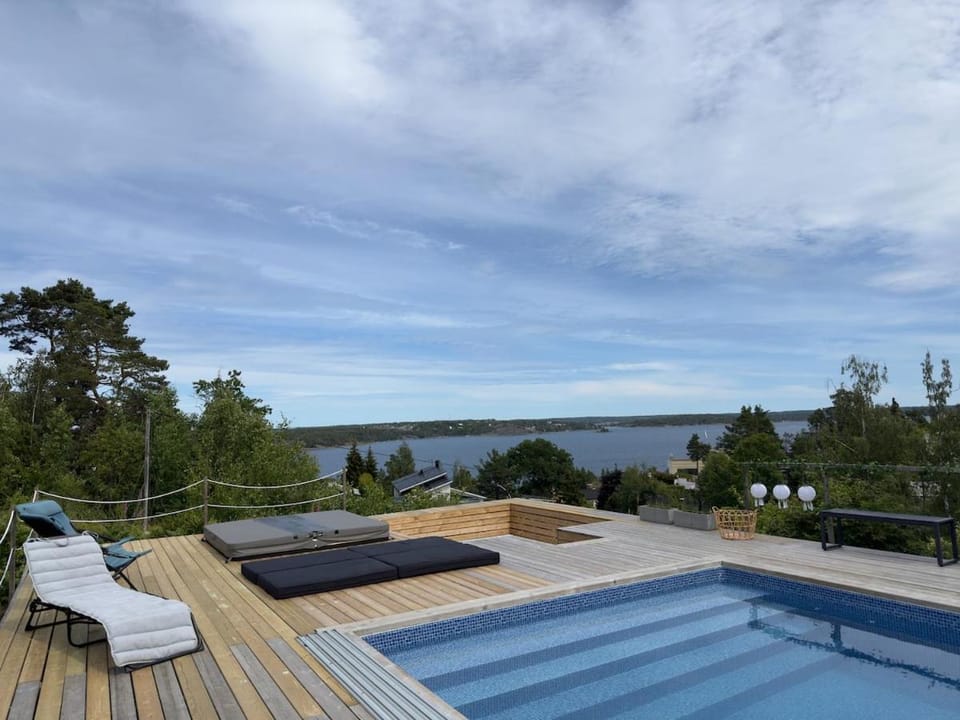 Beautiful pool villa with stunning ocean view Villa in Stockholm County