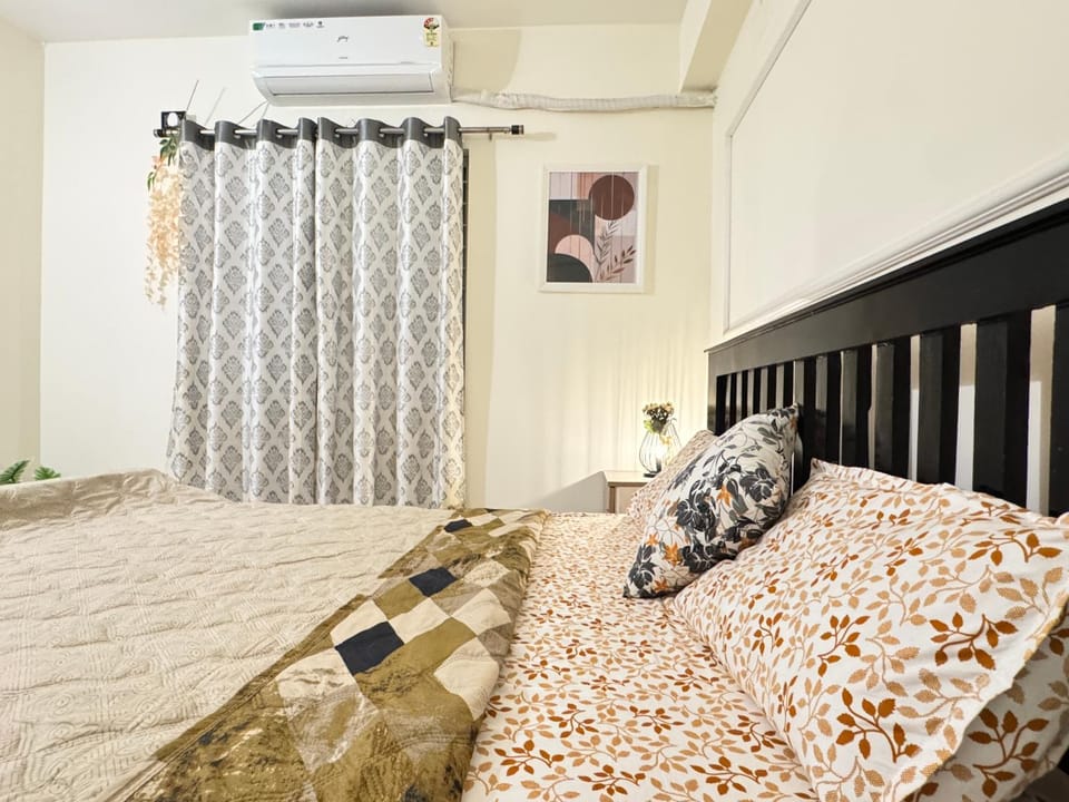 Bed, Photo of the whole room, Bedroom, air conditioner