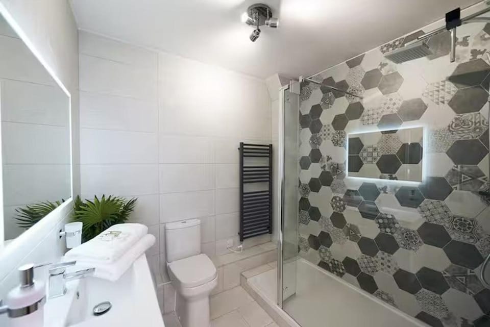 Shower, Toilet, Bathroom