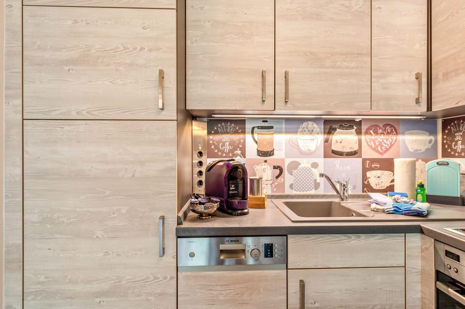 Kitchen or kitchenette, Living room