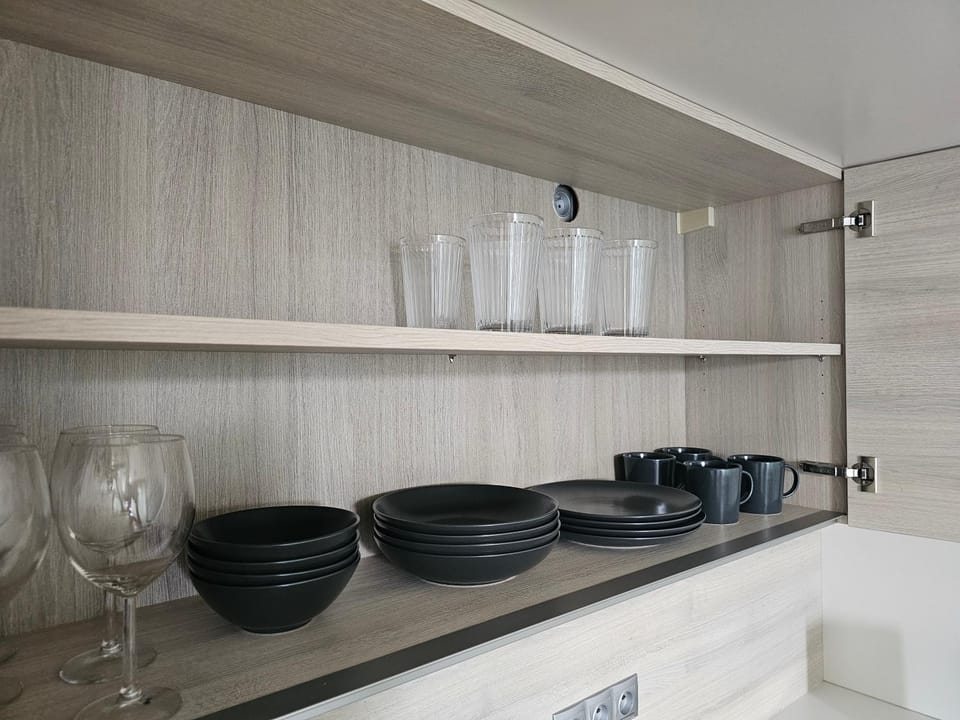 Centre Design Suite O2 Arena - Parking - large glass balcony - big TV - Coffee, 24-7 Self Check-in Apartment in Prague