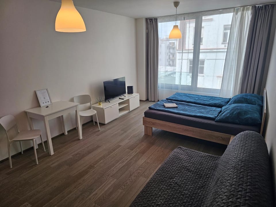 Centre Design Suite O2 Arena - Parking - large glass balcony - big TV - Coffee, 24-7 Self Check-in Apartment in Prague