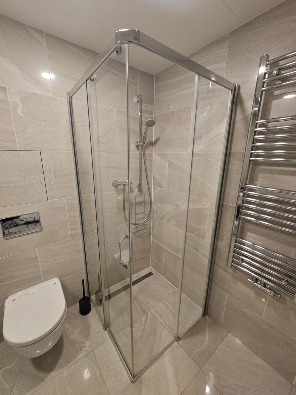 Centre Design Suite O2 Arena - Parking - large glass balcony - plátce DPH - big TV - Coffee, 24-7 Self Check-in Apartment in Prague