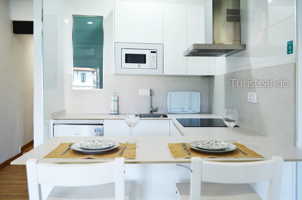 Kitchen or kitchenette, Dining area, stove, toaster