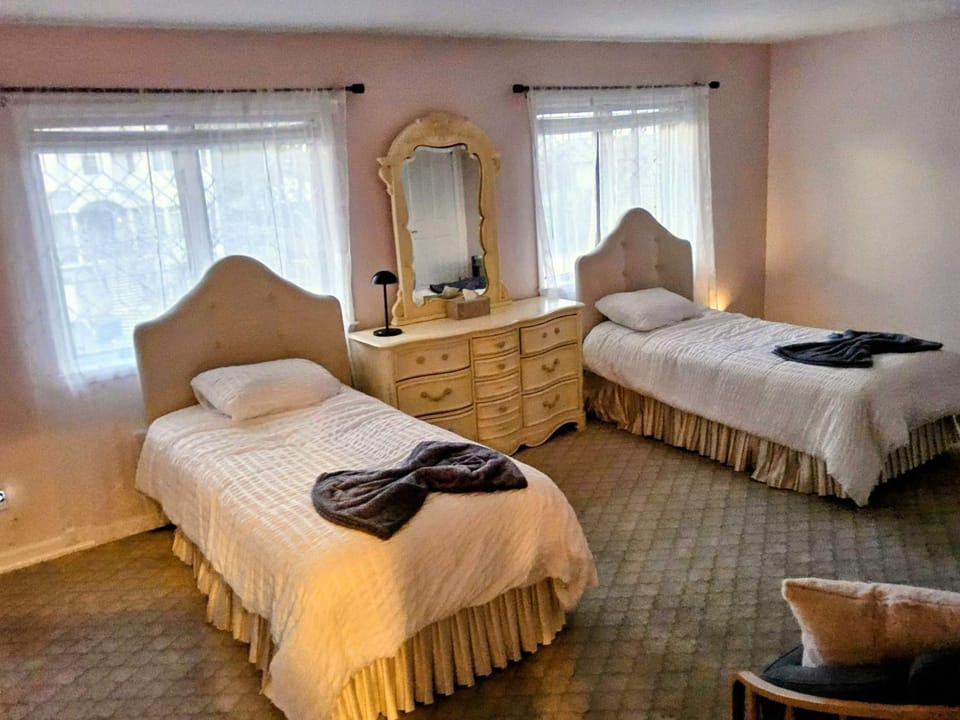 Monsey mansion Villa in Spring Valley