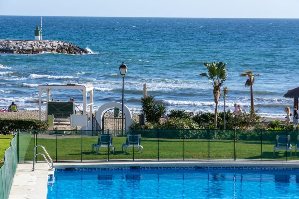 Beachfront Sea views apartment Puerto de Cabopino Apartment in Marbella