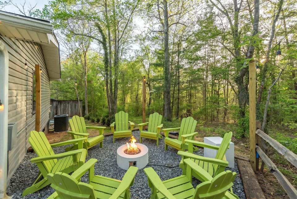 Stargazing Dome Hot Tub Family Fun BBQ Grill House in Swannanoa