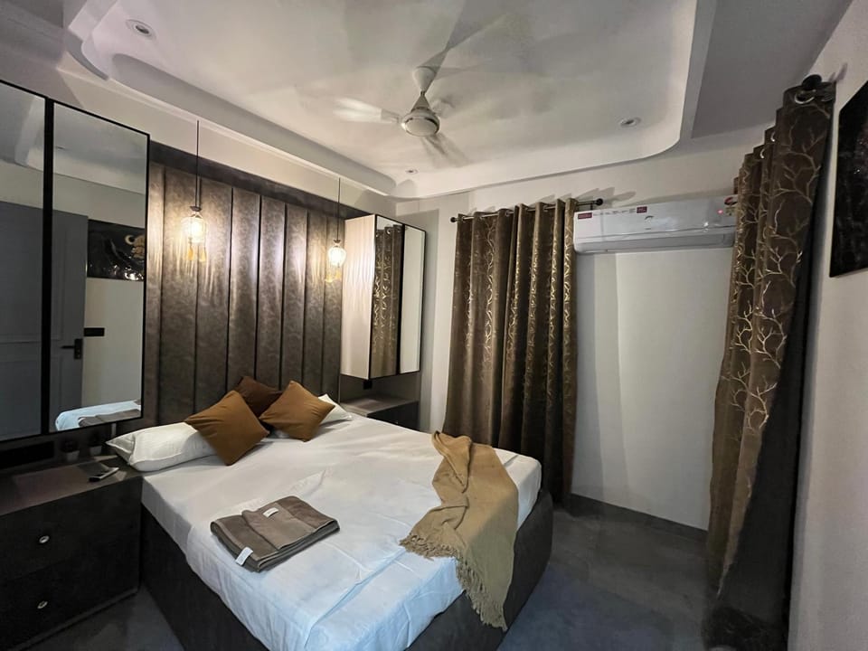 Peaceful escape with Balcony Apartment in New Delhi