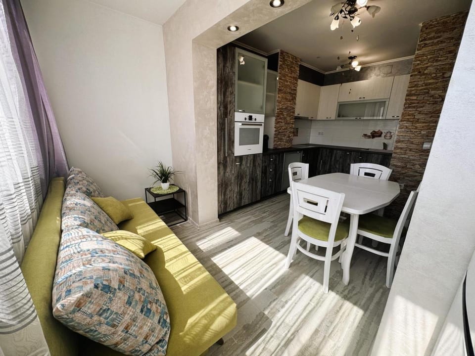 Kitchen or kitchenette, Living room, Seating area, Dining area, oven, pet friendly, stove
