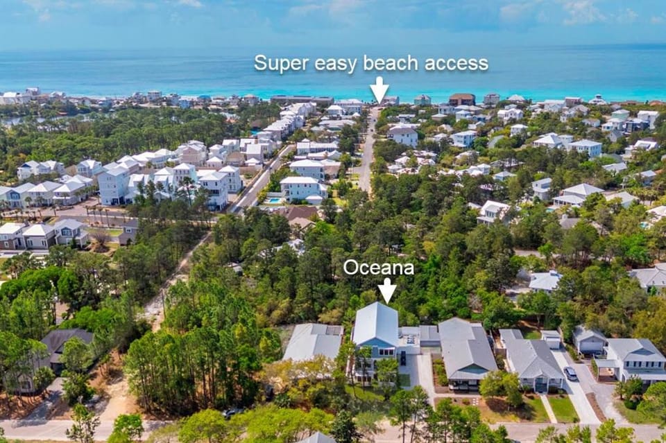 Oceana! New 30A home, 3 min to beach, with Golf Cart House in South Walton County