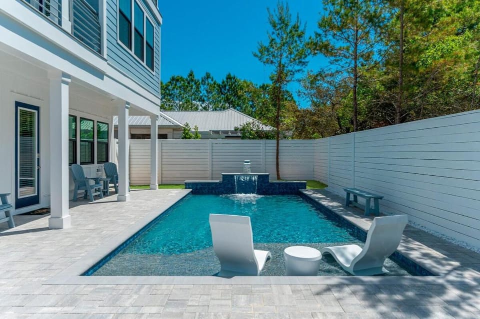 Oceana! New 30A home, 3 min to beach, with Golf Cart House in South Walton County