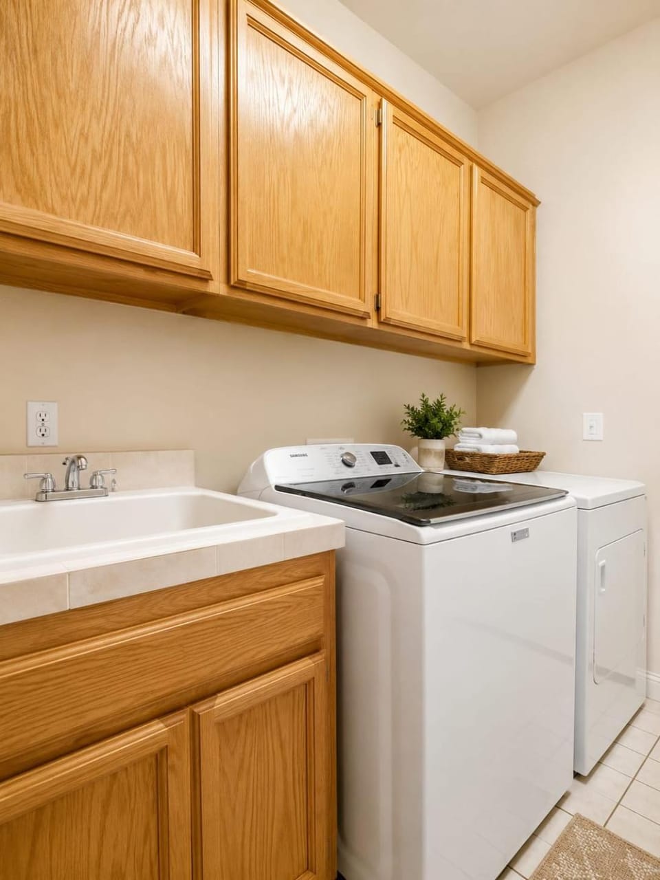 Grace Vista Spacious Near Downtown, Bars, UC Davis House in West Sacramento