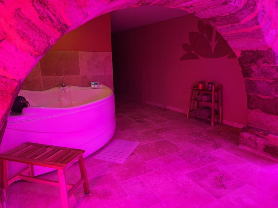 L'envoûtante, loveroom jacuzzi romantique Apartment in Lorgues
