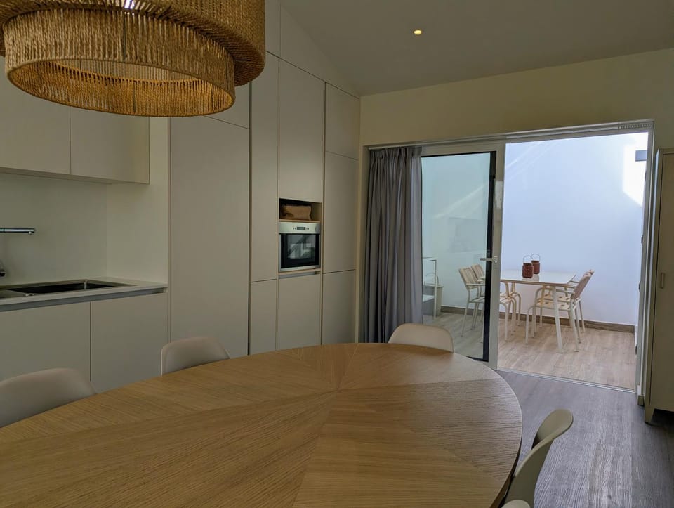 Balcony/Terrace, Kitchen or kitchenette, microwave