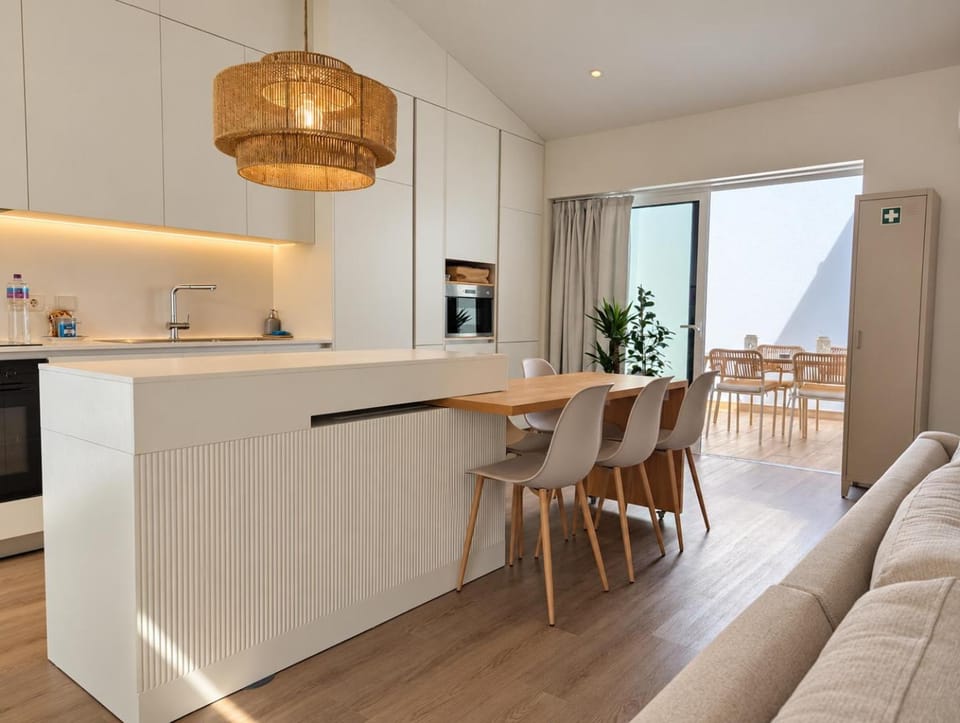 Balcony/Terrace, Kitchen or kitchenette, Living room, Dining area, Inner courtyard view