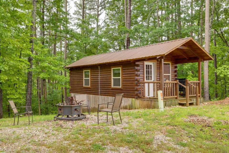 Peaceful 2-Cabin Property: 1 Mi to Current River! Cabin in Van Buren