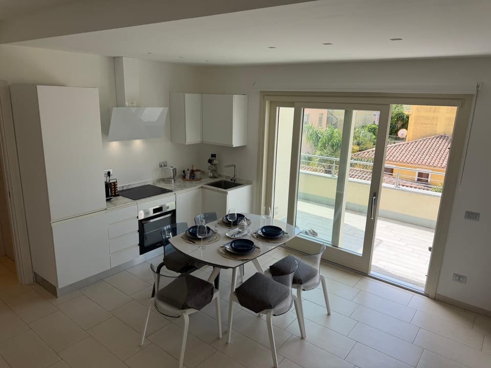View (from property/room), Balcony/Terrace, Dining area, Sea view, kitchen