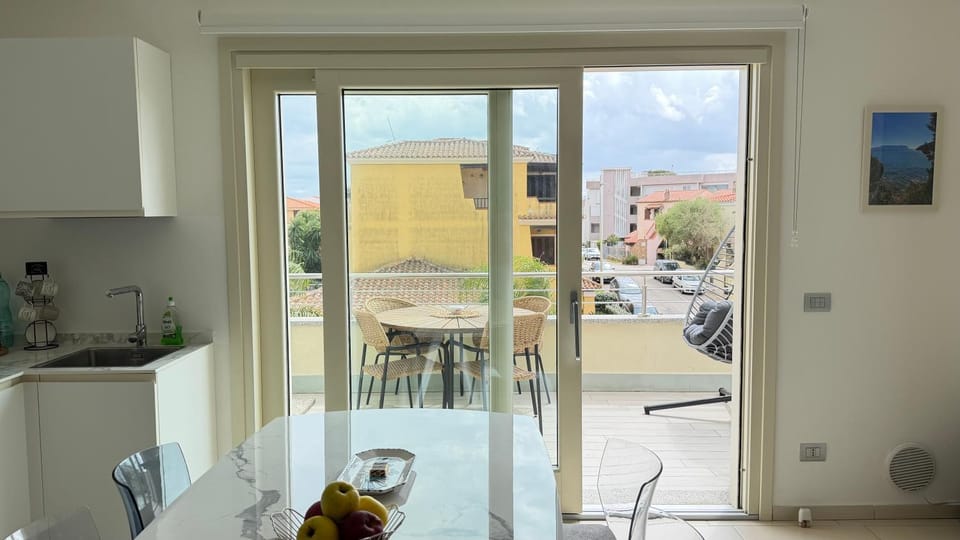 Balcony/Terrace, Dining area, Sea view, kitchen, air conditioner