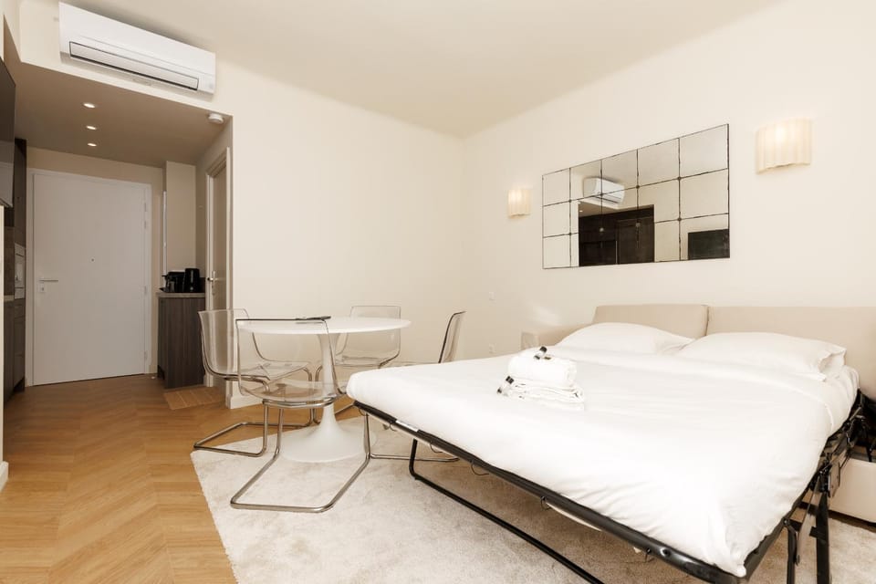 Le White LOTUS Écrin chic et apaisant à 2 min de la Croisette Apartment in Cannes