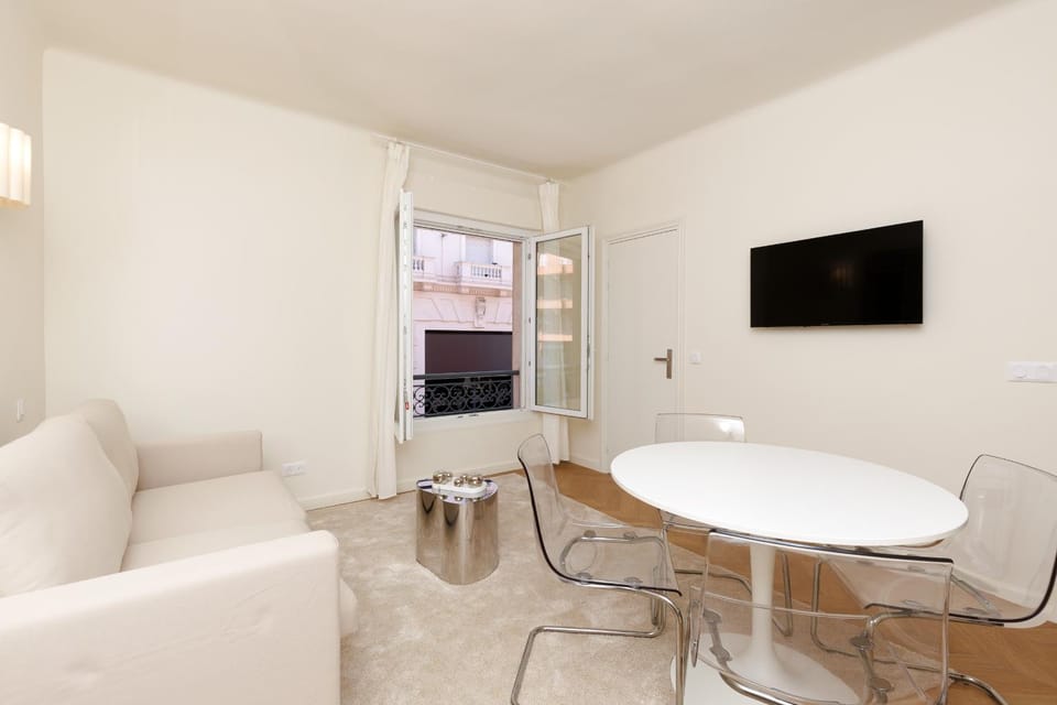 Le White LOTUS Écrin chic et apaisant à 2 min de la Croisette Apartment in Cannes