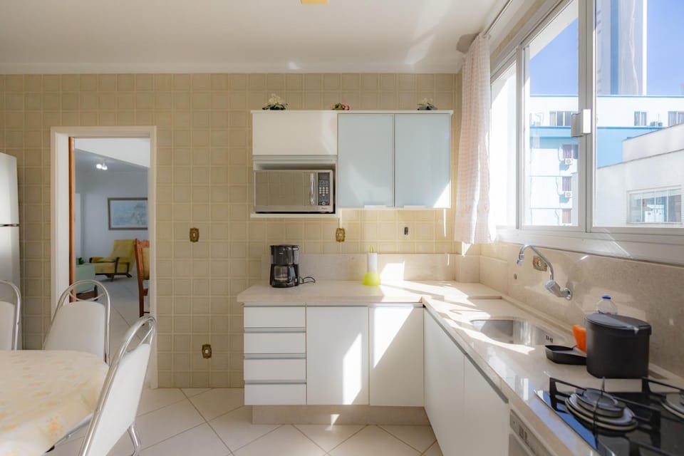 Apartamento Espaçoso e Confortável a uma quadra do mar Apartment in Camboriú