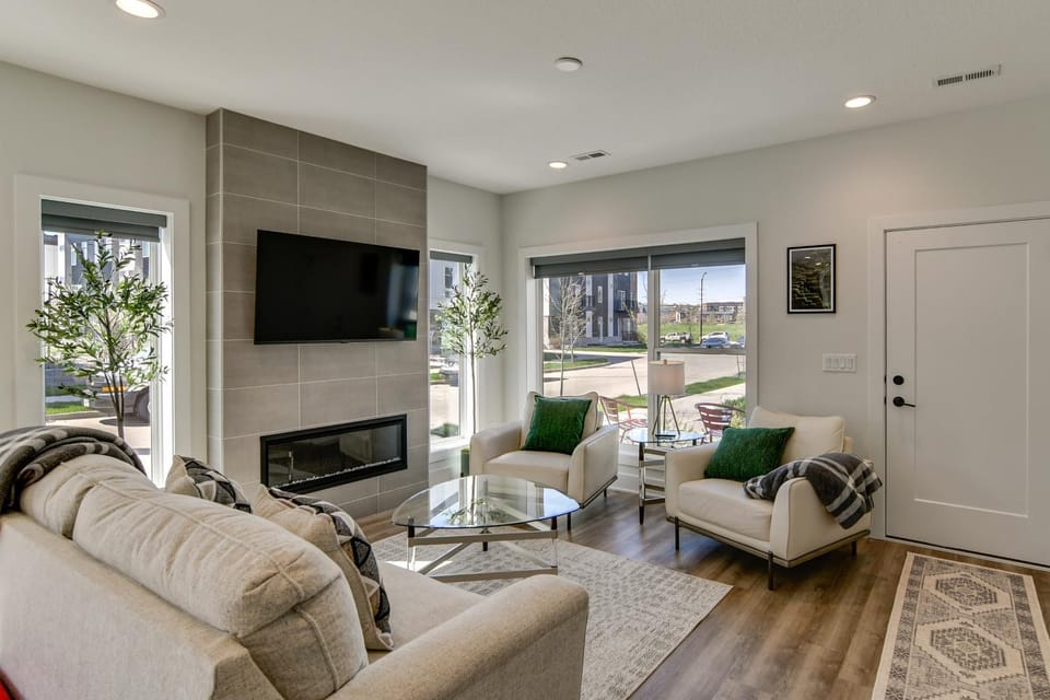 Rooftop Oasis: Downtown Des Moines Townhome House in Des Moines