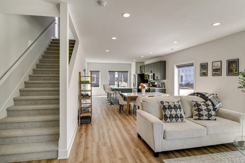 Rooftop Oasis: Downtown Des Moines Townhome House in Des Moines