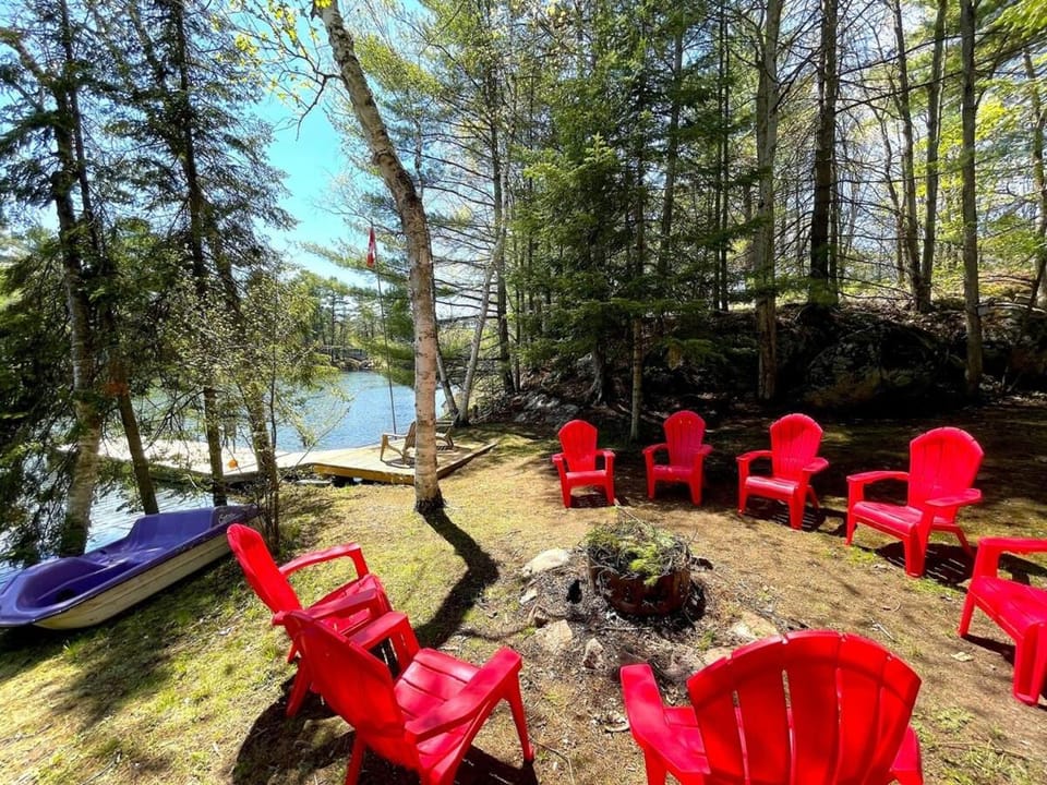 Take It Easy Cottage w Hot Tub & Sauna House in New York