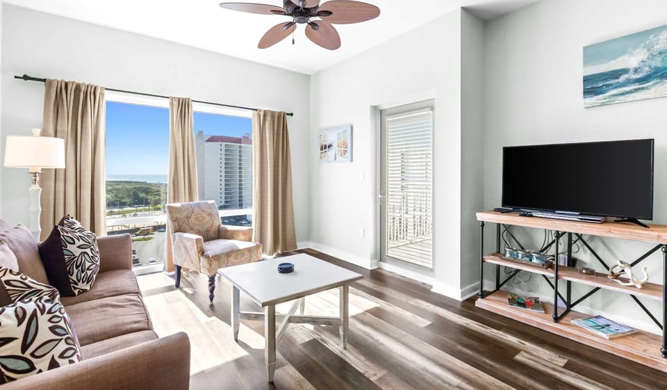 Condo Near the Beach with Shared Pool & Hot Tub Apartment in Miramar Beach