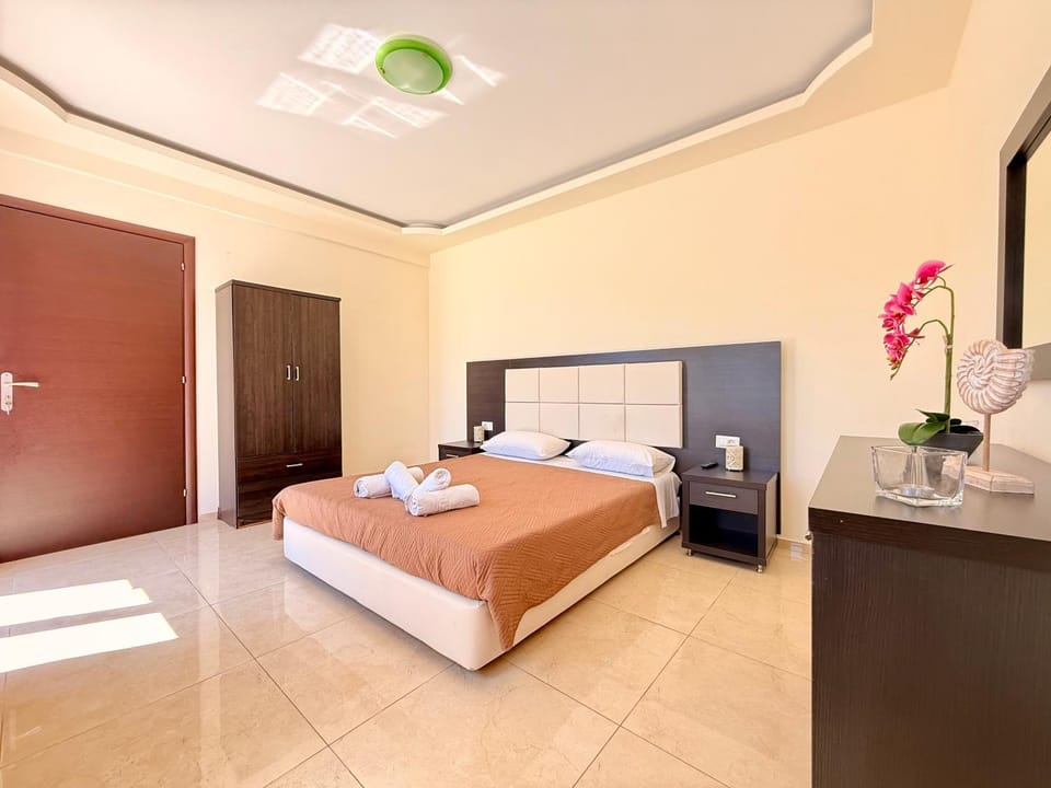Bed, Photo of the whole room, Bedroom, towels, wardrobe