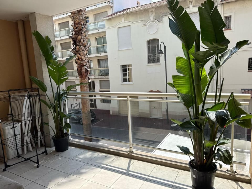 2-Bedroom Apartment in Cannes ,Terrace, 4 People, Beaches , Downtown Apartment in Cannes