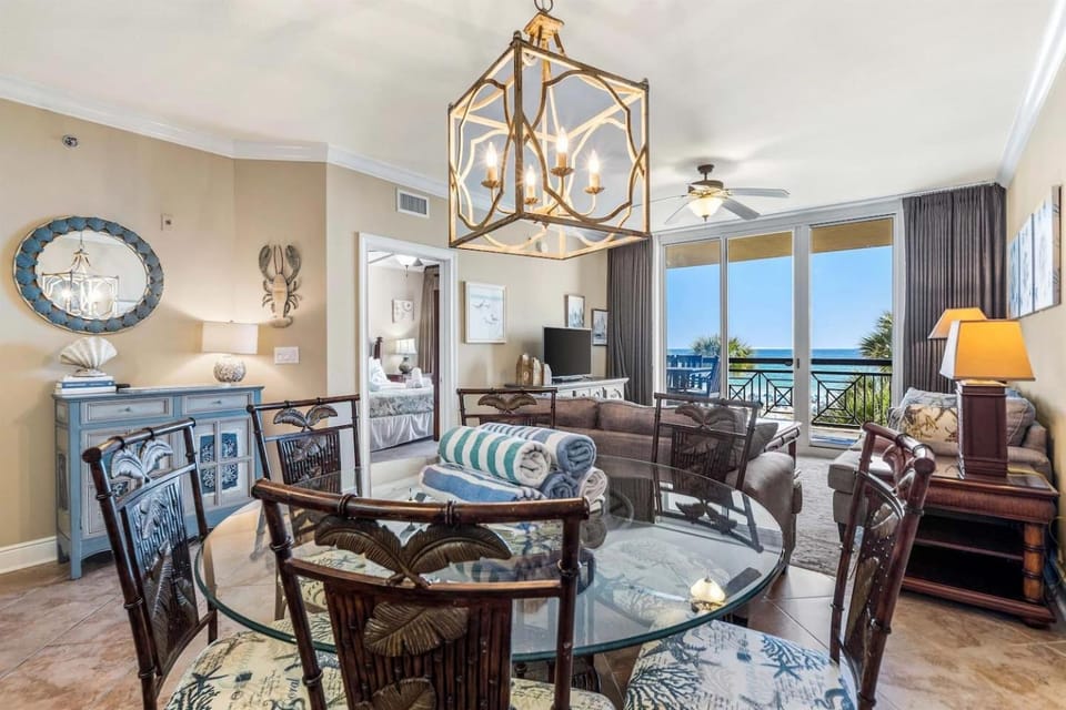 3BR Beachfront Huge Balcony 2 Pools Luxury Apartment in Okaloosa Island