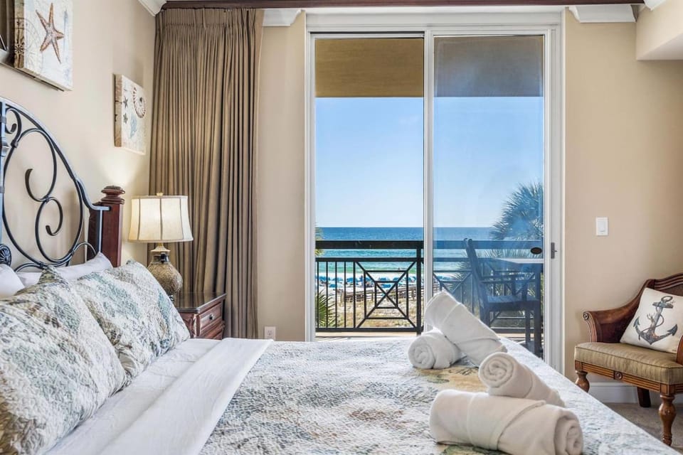 3BR Beachfront Huge Balcony 2 Pools Luxury Apartment in Okaloosa Island